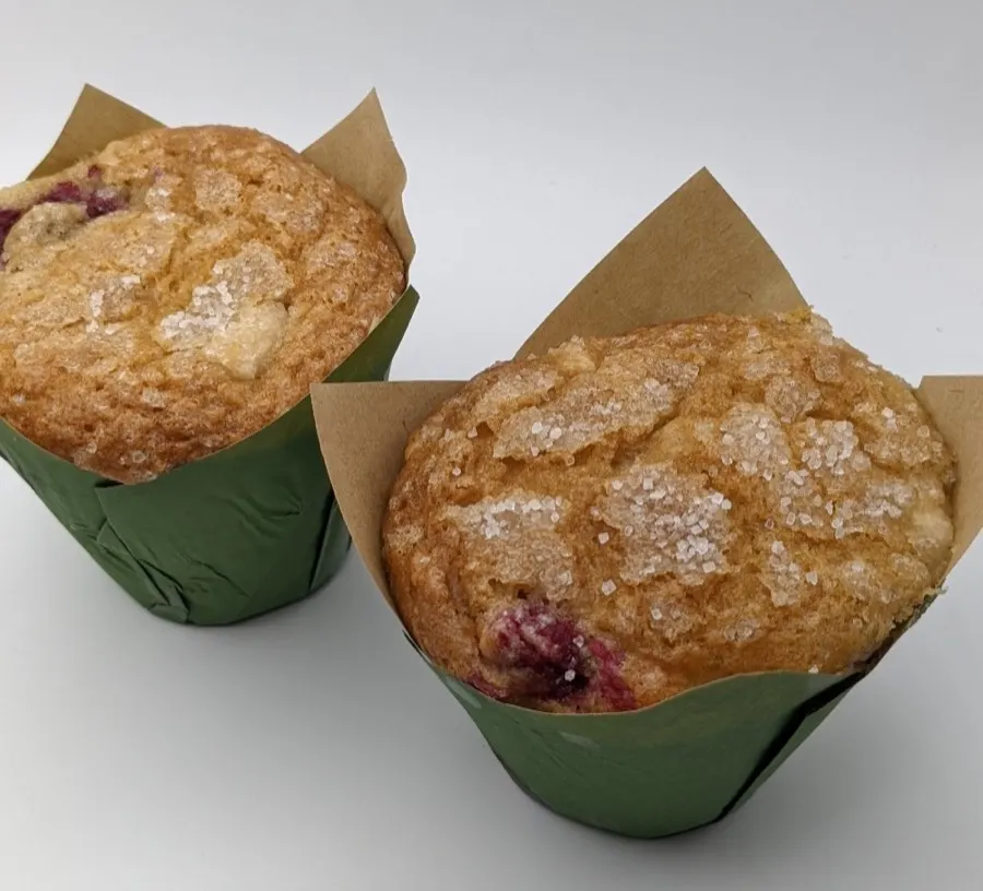 Raspberry streusel muffins in green liners